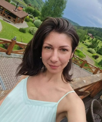 Живу в Москве и готова погрузить тебя в мир незабываемого удовольствия. Умею создать атмосферу, в которой ты сможешь расслабиться и насладиться моментом. У меня есть много тайных способностей, которыми я готова удивить тебя. В моих объятиях ты окунешься в море страсти и нежности, ощутишь все прелести и наслаждения от нашей встречи. Посмотри мои фото, чтобы увидеть, насколько я сексуальная и соблазнительная. 📸 Уверяю тебя, со мной время пролетит незаметно, а каждая минута будет наполнена любовью и наслаждением. Мои услуги максимально индивидуальны и включают все, что перед тобой можно себе представить. Позволь себе роскошь и воплоти свои самые сокровенные мечты со мной. 🌟 Чувственные моменты нашей встречи будут оставаться в твоей памяти надолго. Отзывы моих предыдущих клиентов говорят сами за себя, они отмечают мою нежность, профессионализм и сладкий голос. 🌹 Дай себе шанс испытать настоящую страсть и невероятное наслаждение. Жду звонка от тебя, чтобы реализовать все наши самые смелые желания. Доверься мне, и я окажу тебе незабываемые эмоции и заботу. 😘 Ангелина